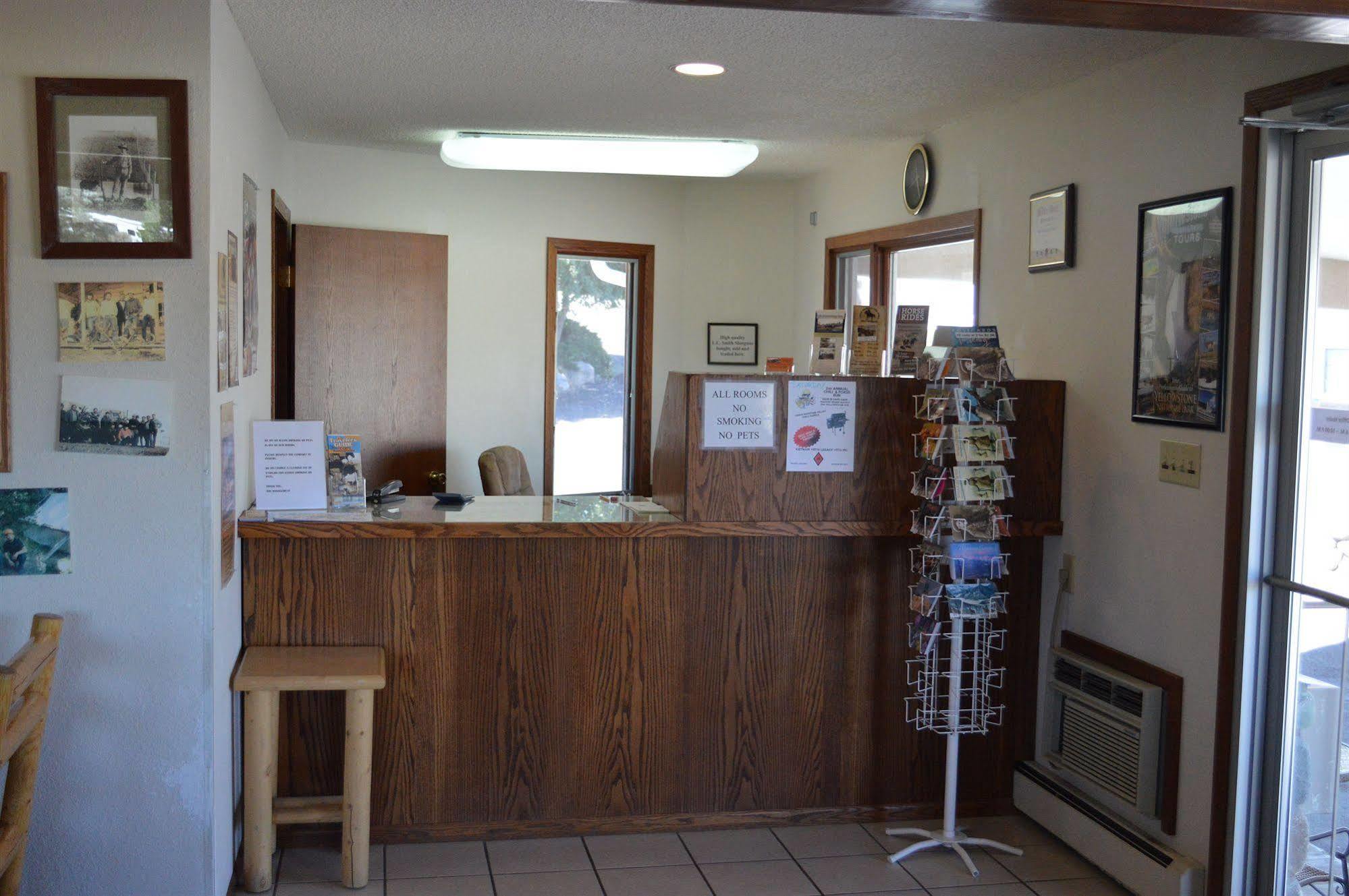 A Wyoming Inn Cody Exterior photo